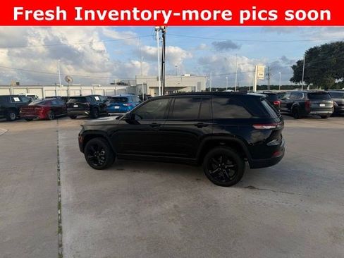 Used 2023 Jeep Grand Cherokee Limited w/ Black Appearance Package RWD image 5