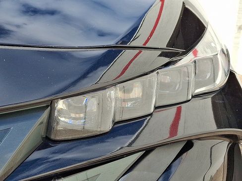 Used 2021 Toyota Prius Prime XLE image 7