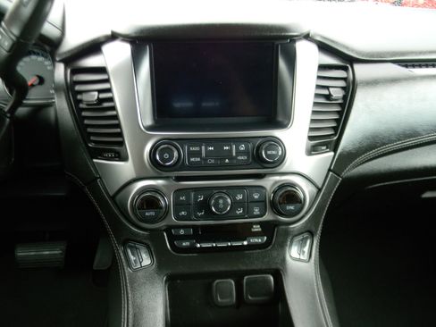 Used 2019 Chevrolet Suburban LT image 9