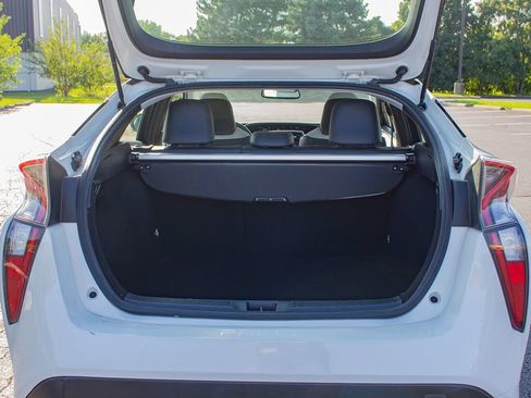 Used 2016 Toyota Prius Four FWD image 16