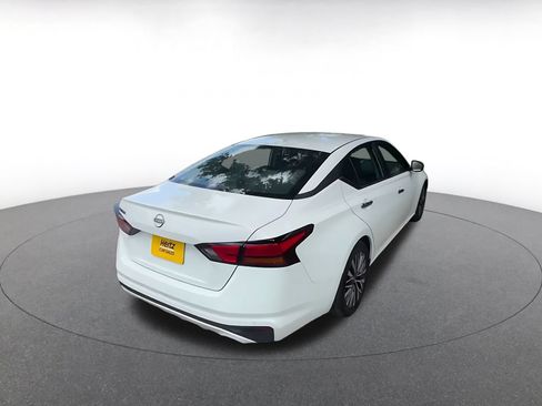 Used 2025 Nissan Altima 2.5 SV FWD image 14