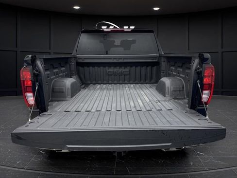 Used 2025 GMC Sierra 1500 Elevation image 14