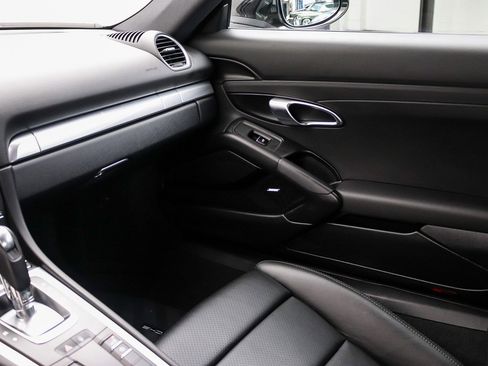 Used 2018 Porsche 718 Cayman RWD image 20