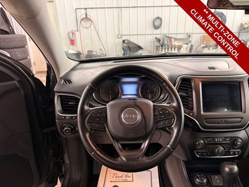 Used 2019 Jeep Cherokee Trailhawk w/ Cold Weather Group image 17