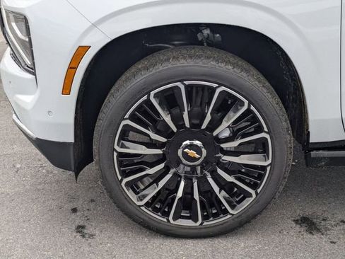 New 2026 Chevrolet Suburban High Country image 8