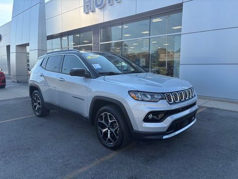Used 2025 Jeep Compass Limited AWD/4WD image 36