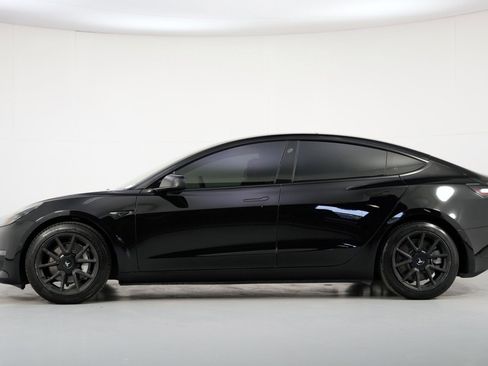 Used 2022 Tesla Model 3 Standard Range image 8