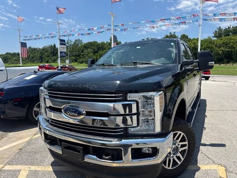 Used 2018 Ford F250 Lariat w/ Lariat Value Package AWD/4WD image 6