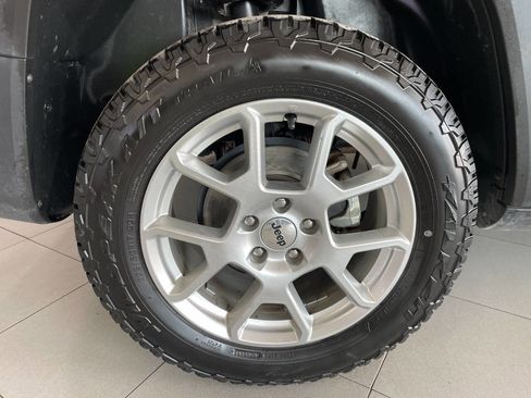 Used 2023 Jeep Renegade Latitude w/ Premium Group image 14