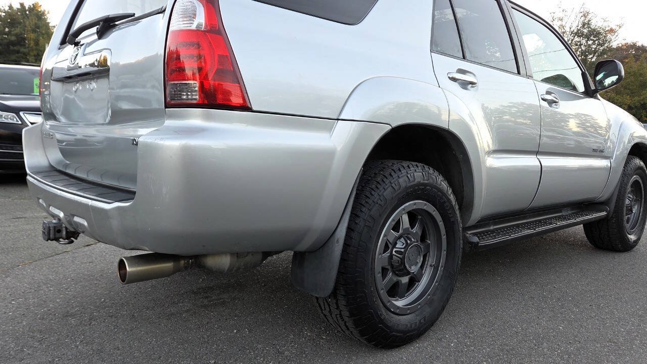 Used 2007 Toyota 4Runner SR5 AWD/4WD image 17