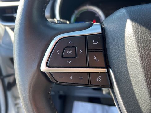 Used 2024 Toyota Highlander XLE image 9