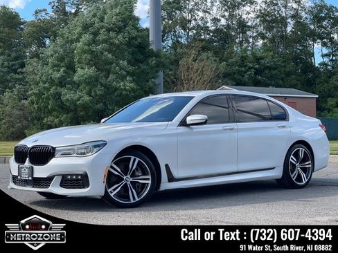 Used 2019 BMW 750i image 1