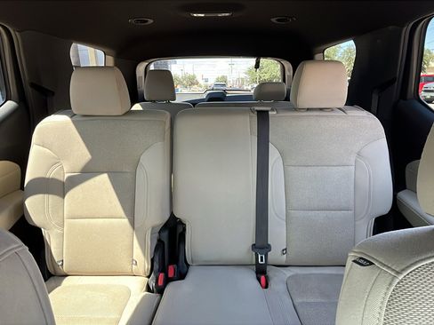 Used 2022 Chevrolet Traverse LS FWD image 23