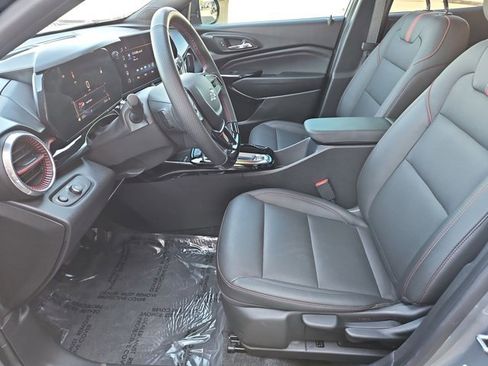 Used 2024 Chevrolet Trax RS w/ Sunroof Package image 22