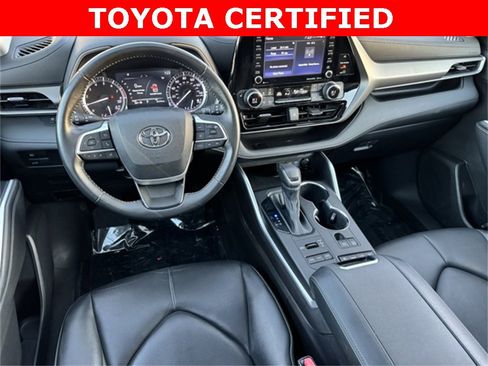Certified 2022 Toyota Highlander XLE image 10