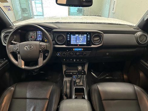 Used 2019 Toyota Tacoma TRD Off-Road image 10