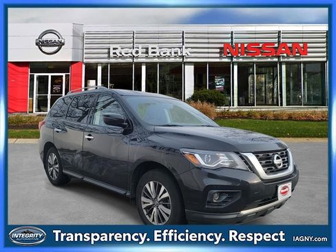 Used 2020 Nissan Pathfinder S image 1