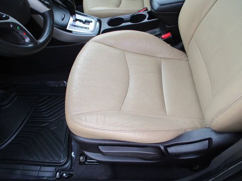 Used 2011 Hyundai Elantra Limited FWD image 5