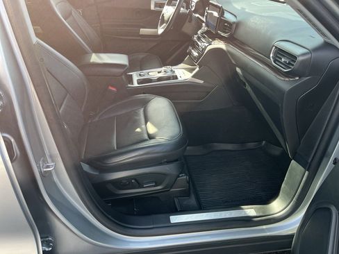 Used 2022 Ford Explorer Limited w/ Equipment Group 301A image 30