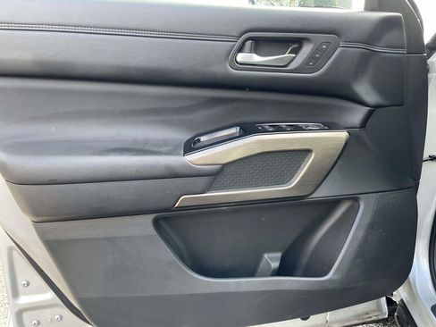 Used 2024 Nissan Pathfinder Platinum w/ Cargo Package image 16