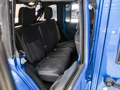 Used 2015 Jeep Wrangler Unlimited Sahara w/ Connectivity Group image 33