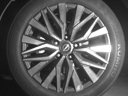 Used 2025 Nissan Altima 2.5 SV FWD image 12
