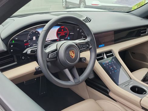 Used 2025 Porsche Taycan image 13