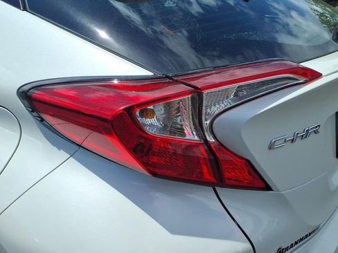 Used 2018 Toyota C-HR XLE FWD image 14