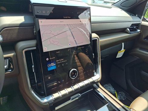 New 2026 GMC Yukon Denali Ultimate AWD/4WD image 12