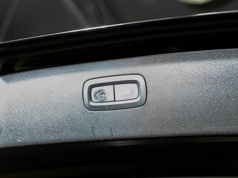 Used 2017 Volvo XC90 T6 Momentum w/ Vision Package image 61