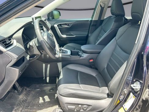 Used 2025 Toyota RAV4 XLE Premium FWD image 3
