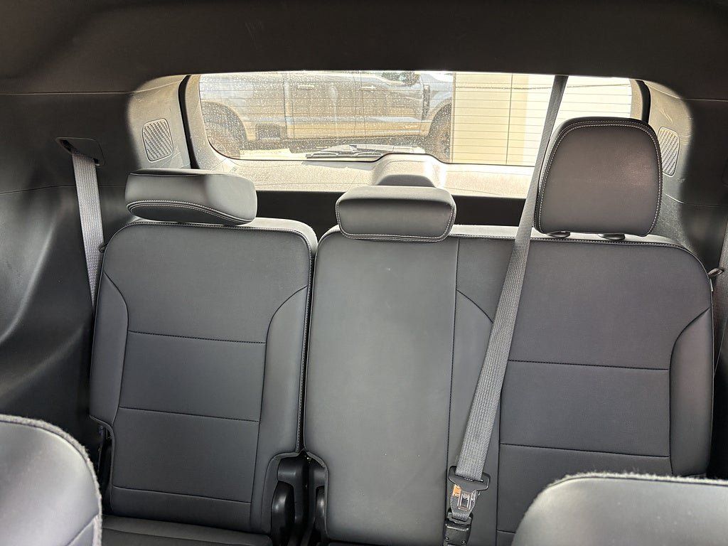 Used 2025 Buick Enclave Preferred AWD/4WD image 17