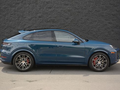 Certified 2026 Porsche Cayenne S AWD/4WD image 8