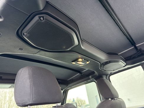 Used 2023 Jeep Wrangler Sport image 17