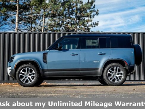 Used 2025 Land Rover Defender 110 S image 3