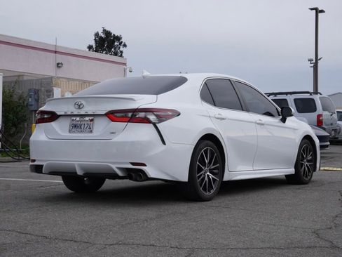 Used 2023 Toyota Camry SE image 4