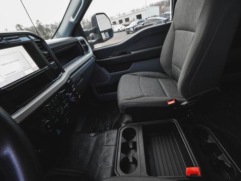 Used 2024 Ford F350 XL w/ Snow Plow/Camper Package image 32