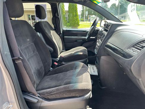 Used 2014 Dodge Grand Caravan SE FWD image 17