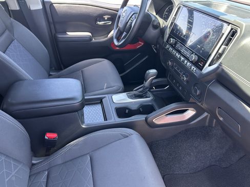Used 2025 Nissan Frontier SV RWD image 11
