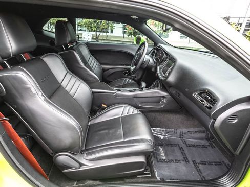 Used 2015 Dodge Challenger SRT Hellcat RWD image 20