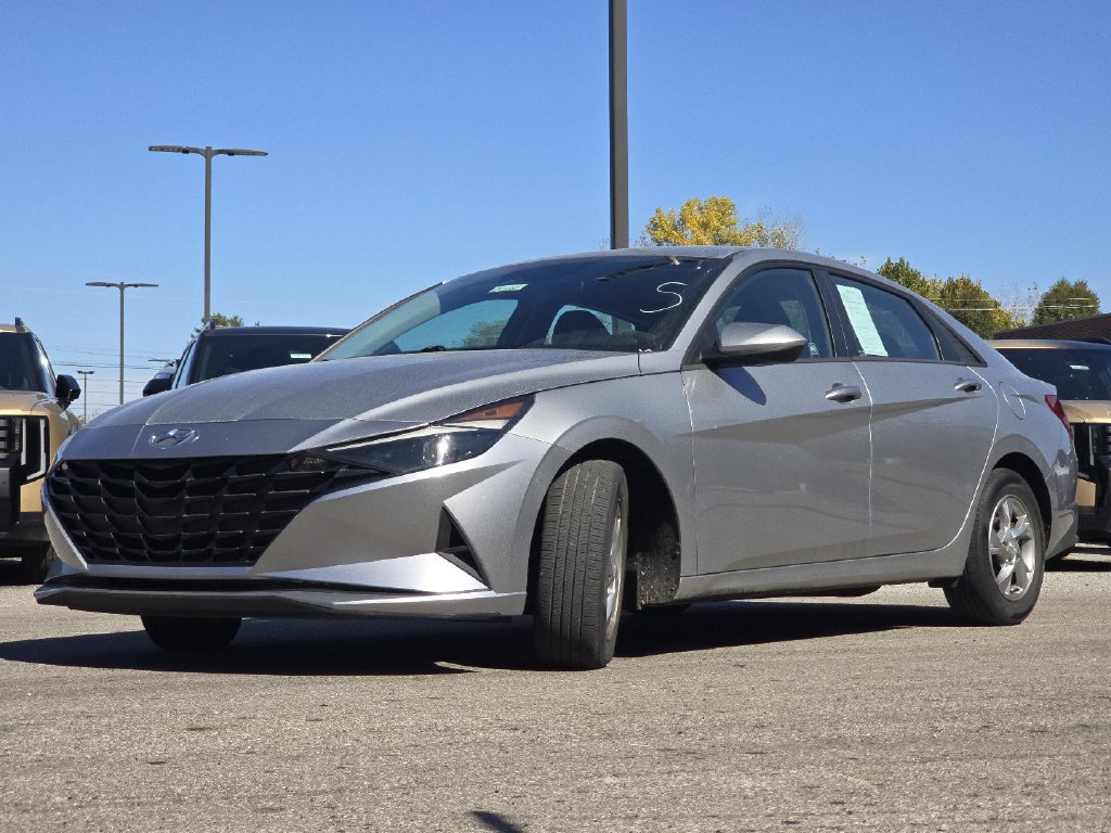 Used 2021 Hyundai Elantra SE w/ Preferred Accessory Package FWD image 9