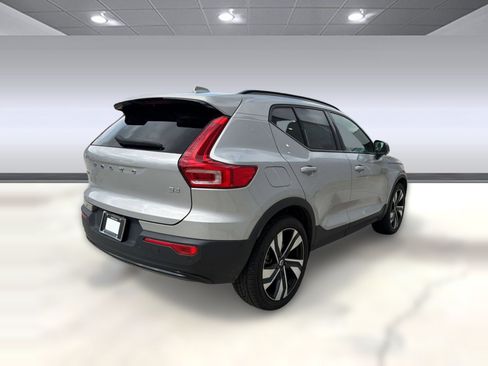 Certified 2023 Volvo XC40 B4 Plus w/ Protection Package Premier FWD image 9
