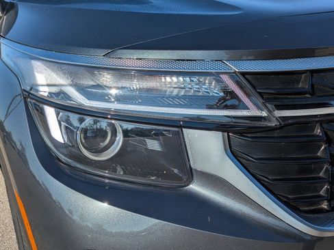 Certified 2025 Kia Seltos EX w/ EX Sunroof Package image 10