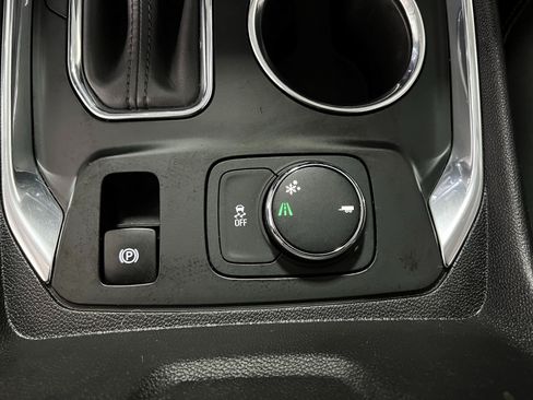 Used 2018 Chevrolet Traverse LT FWD image 16