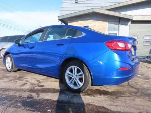 Used 2017 Chevrolet Cruze LT FWD image 3