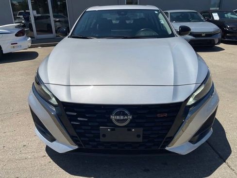 Used 2024 Nissan Altima 2.5 SR w/ SR Premium Package FWD image 5