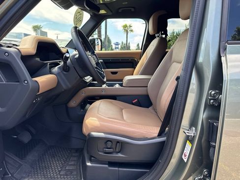 Certified 2025 Land Rover Defender 110 X-Dynamic SE AWD/4WD image 4