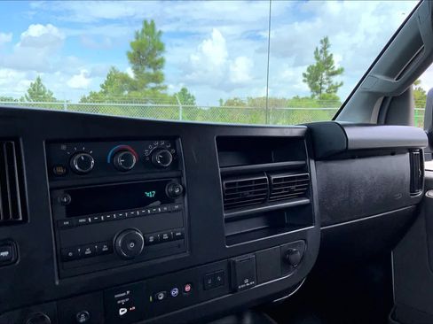 Used 2025 GMC Savana 3500 LT w/ LT Preferred Equipment Group RWD image 33