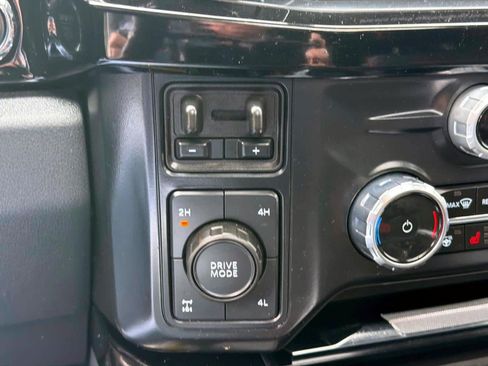 Used 2024 Ford F250 Lariat w/ Lariat Ultimate Package AWD/4WD image 36