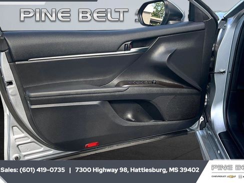 Used 2024 Toyota Camry SE image 17